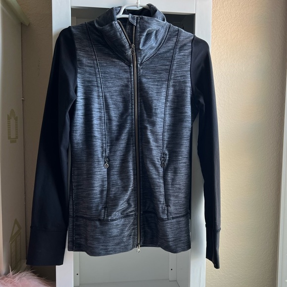 RARE Lululemon jacket size 4 - Picture 4 of 13